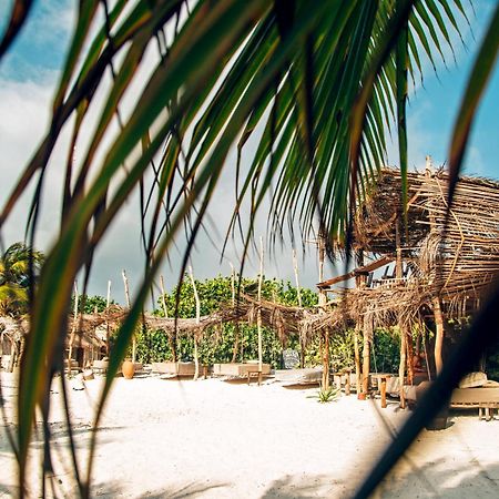 Ikal Tulum Hotel Экстерьер фото A beach hut at the resort