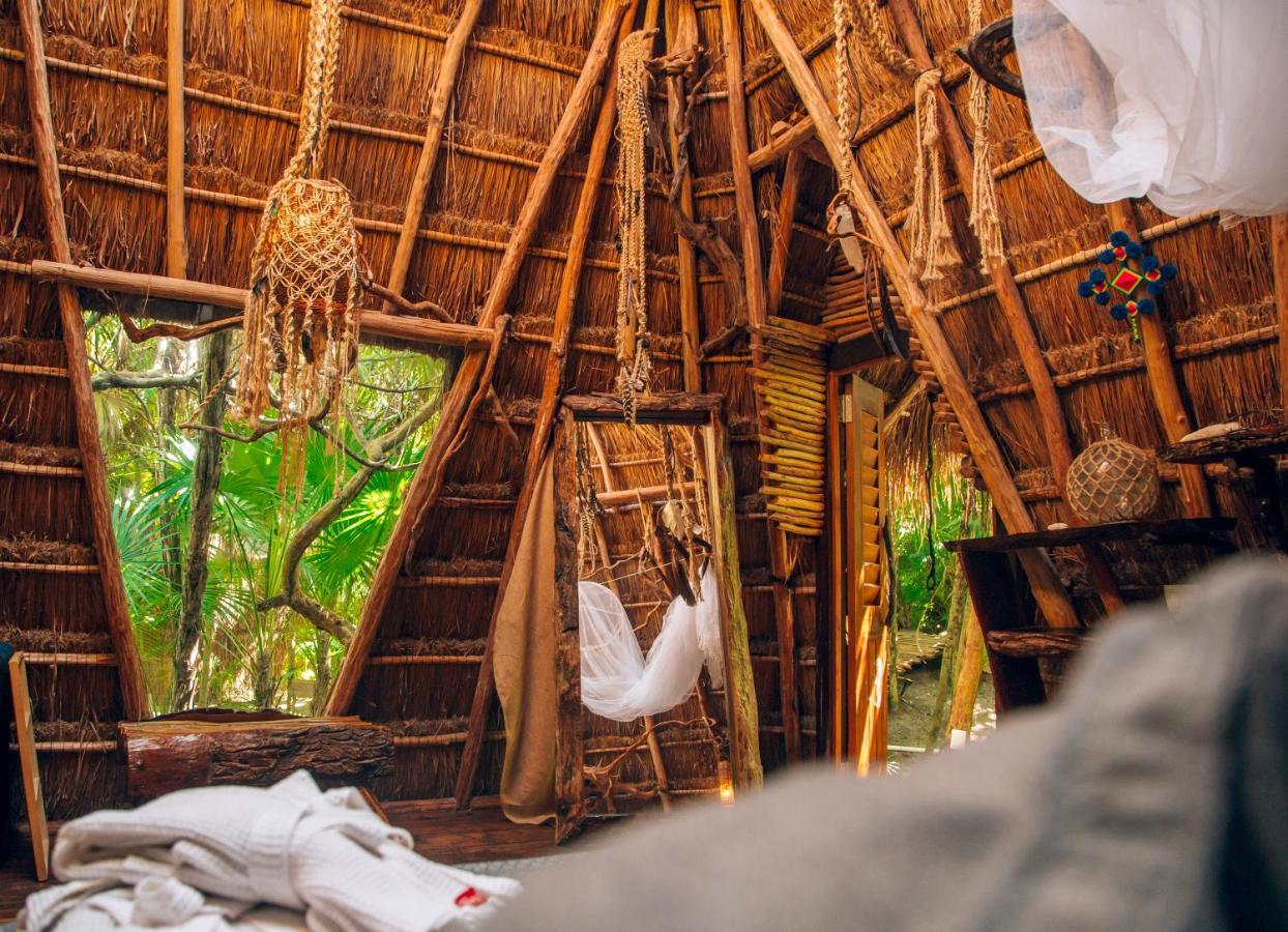 Ikal Tulum Hotel Экстерьер фото Interior of a hut at the resort